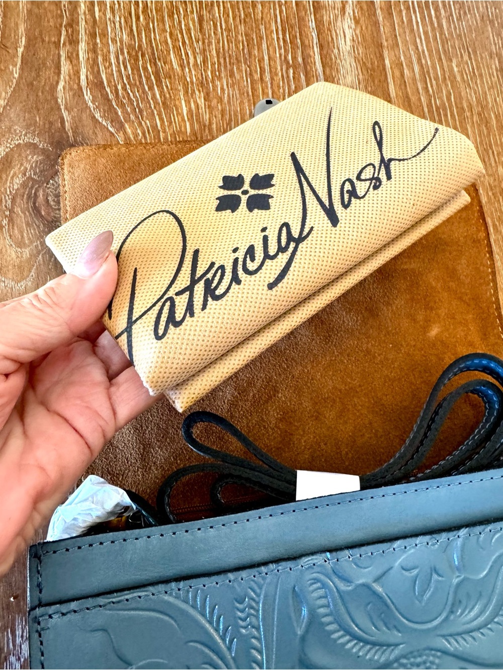 NWT Patricia Nash safflower blue Lanza crossbody bag - Picture 8 of 15